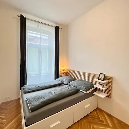 Newly Renovated In Wenceslas Square Appartamento